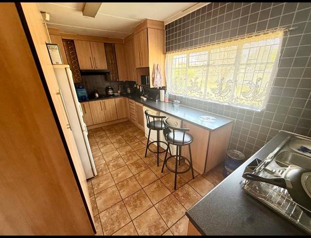 3 BEDROOM HOUSE FOR SALE IN VANDERBIJLPARK SE 1